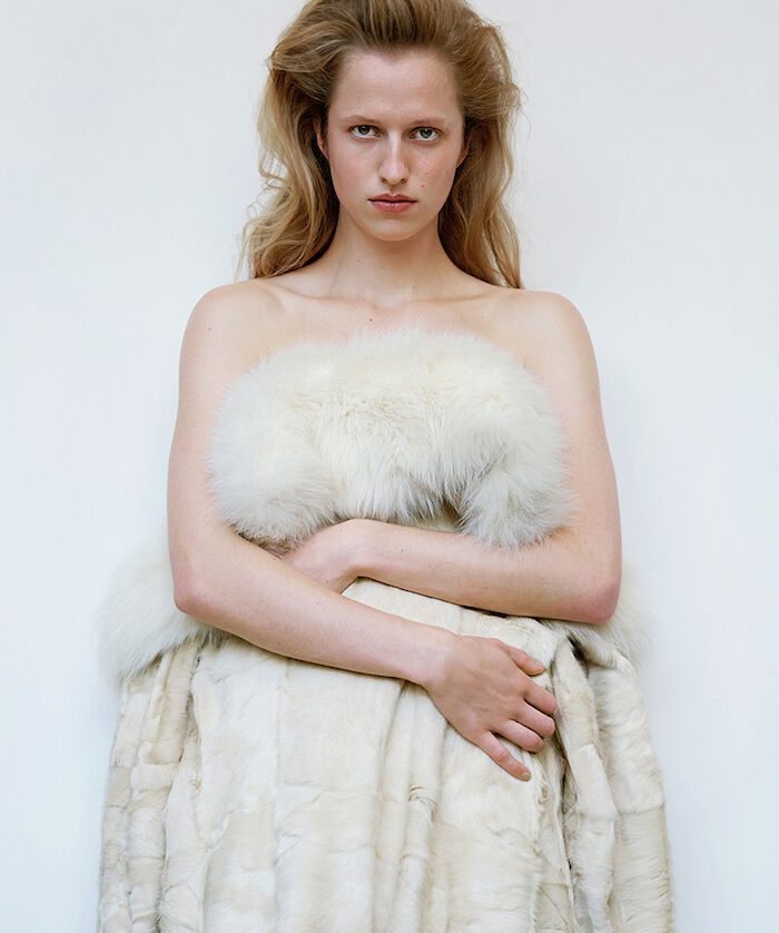 NISHA VAN BERKEL – IZZY